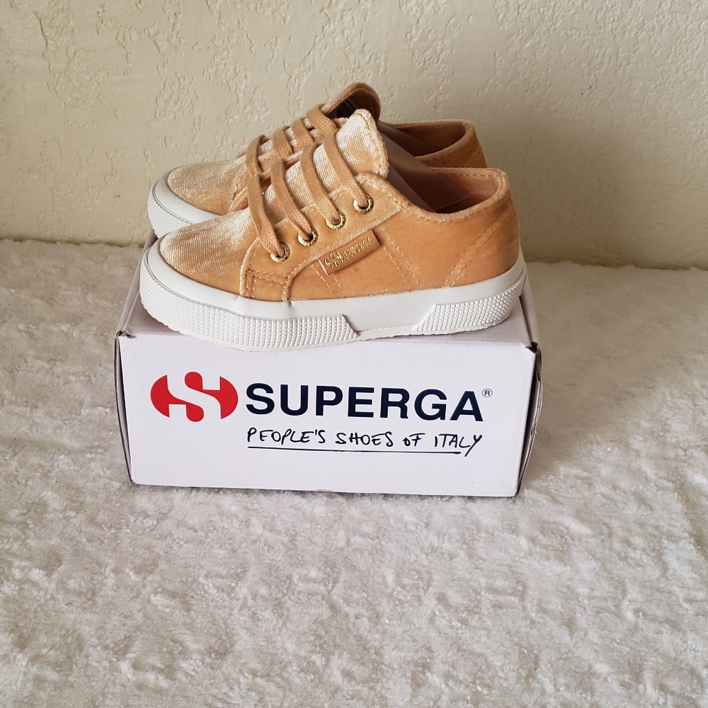 Superga Velvet Chenille

Mustard Shoes